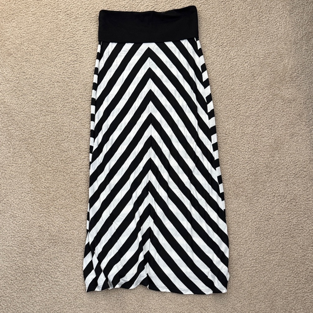 Brat Star Black and White Chevron Maxi lightweight Skirt